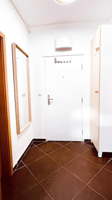 Moderny Apartman S Parkovanim Bratislava Exterior photo